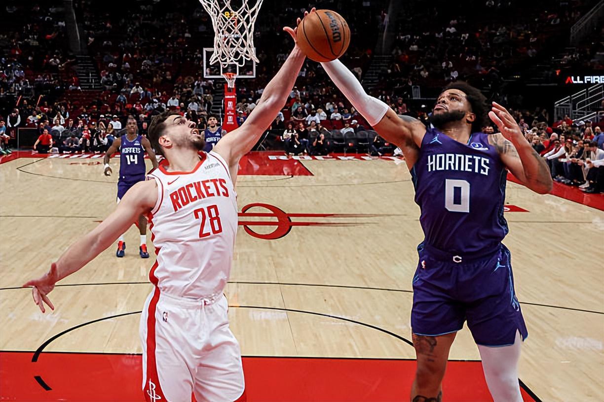 都这样了还不引进控卫？火箭还打算让内线支柱继续这样乱打？