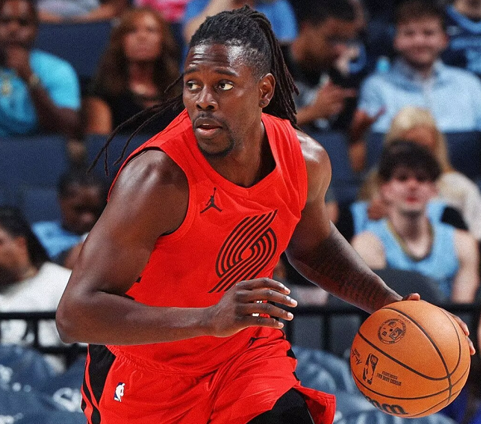 开云体育网址-小卡三节轰29+8仍无缘今日最佳!对不起,你碰到创纪录的霍勒迪了