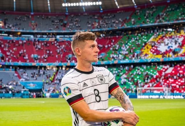 开云体育入口-克罗斯结束国脚生涯 德媒:弗利克将重组中场